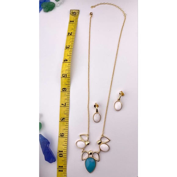 Natural Mother of Pearl & Blue Agate Earring & Necklace Set - Picture 7 of 9